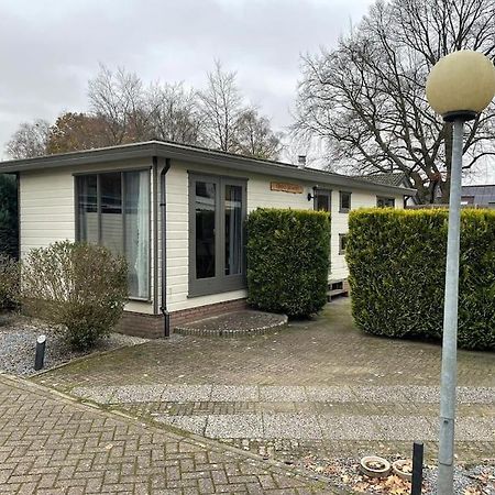 Gezellig Chalet Op De Prachtige Veluwe Putten Bagian luar foto
