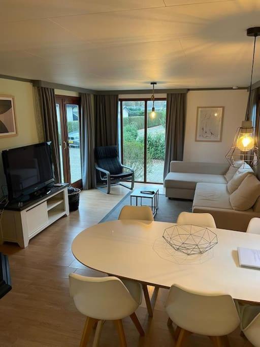 Gezellig Chalet Op De Prachtige Veluwe Putten Bagian luar foto