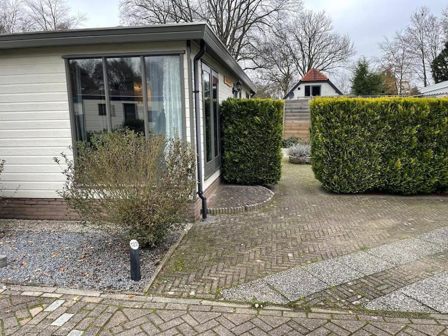 Gezellig Chalet Op De Prachtige Veluwe Putten Bagian luar foto