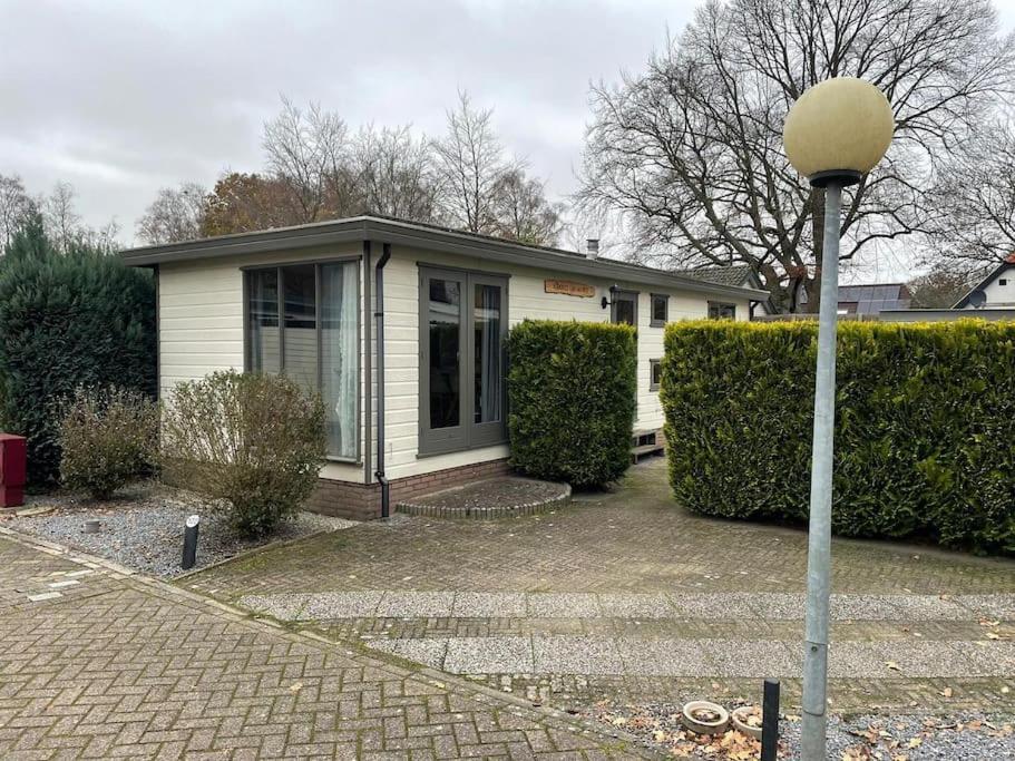 Gezellig Chalet Op De Prachtige Veluwe Putten Bagian luar foto